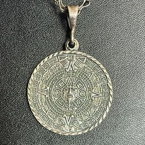 950  Silver Mexico Aztec Pendant Necklace